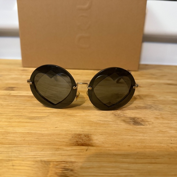 MIU MIU 62mm Layered Heart Round Sunglasses In Grey Mirror - NWOT - Picture 14 of 16